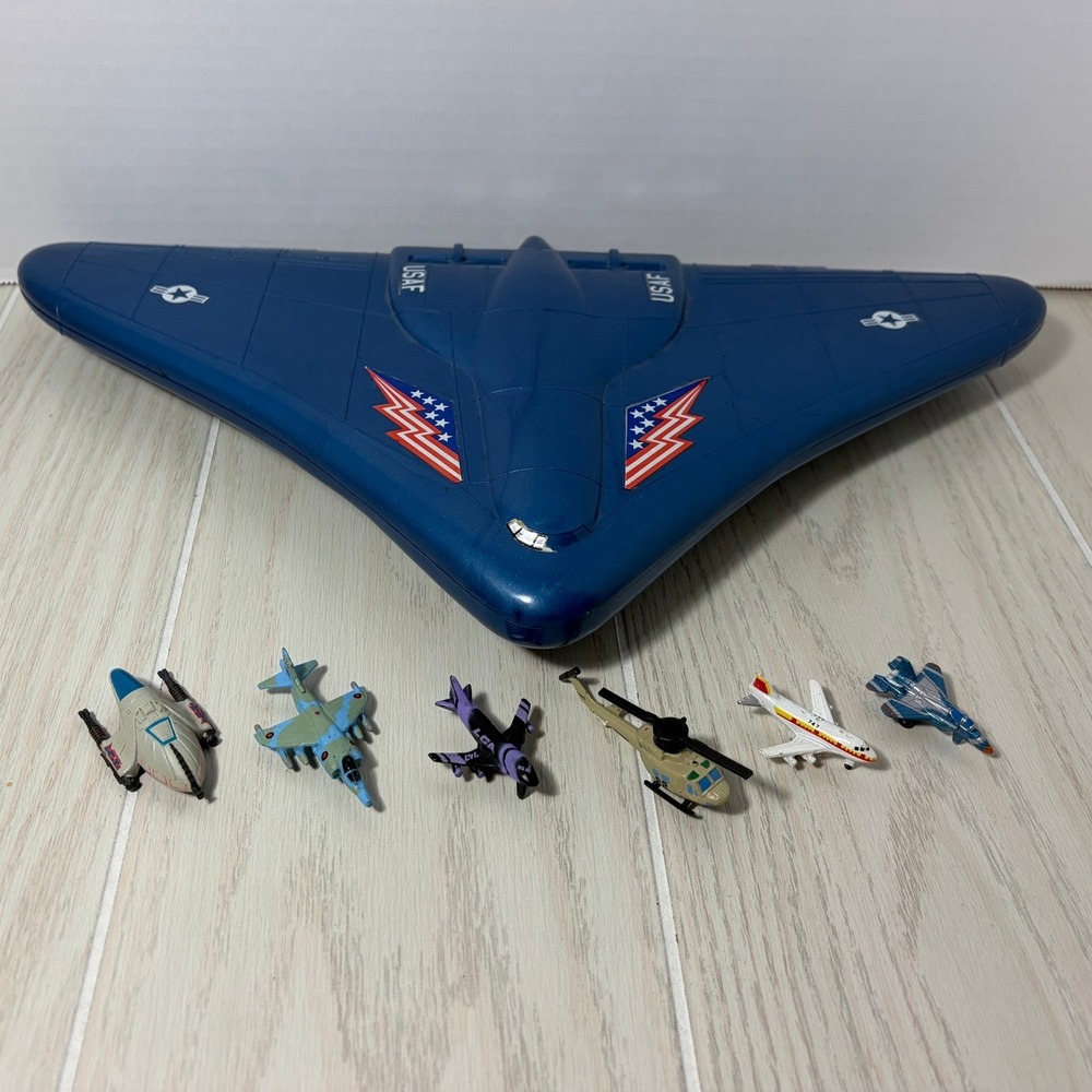 Micro Machines Imperial Toys USAF Stealth Bomber Carrying Case Aircraft Airplane